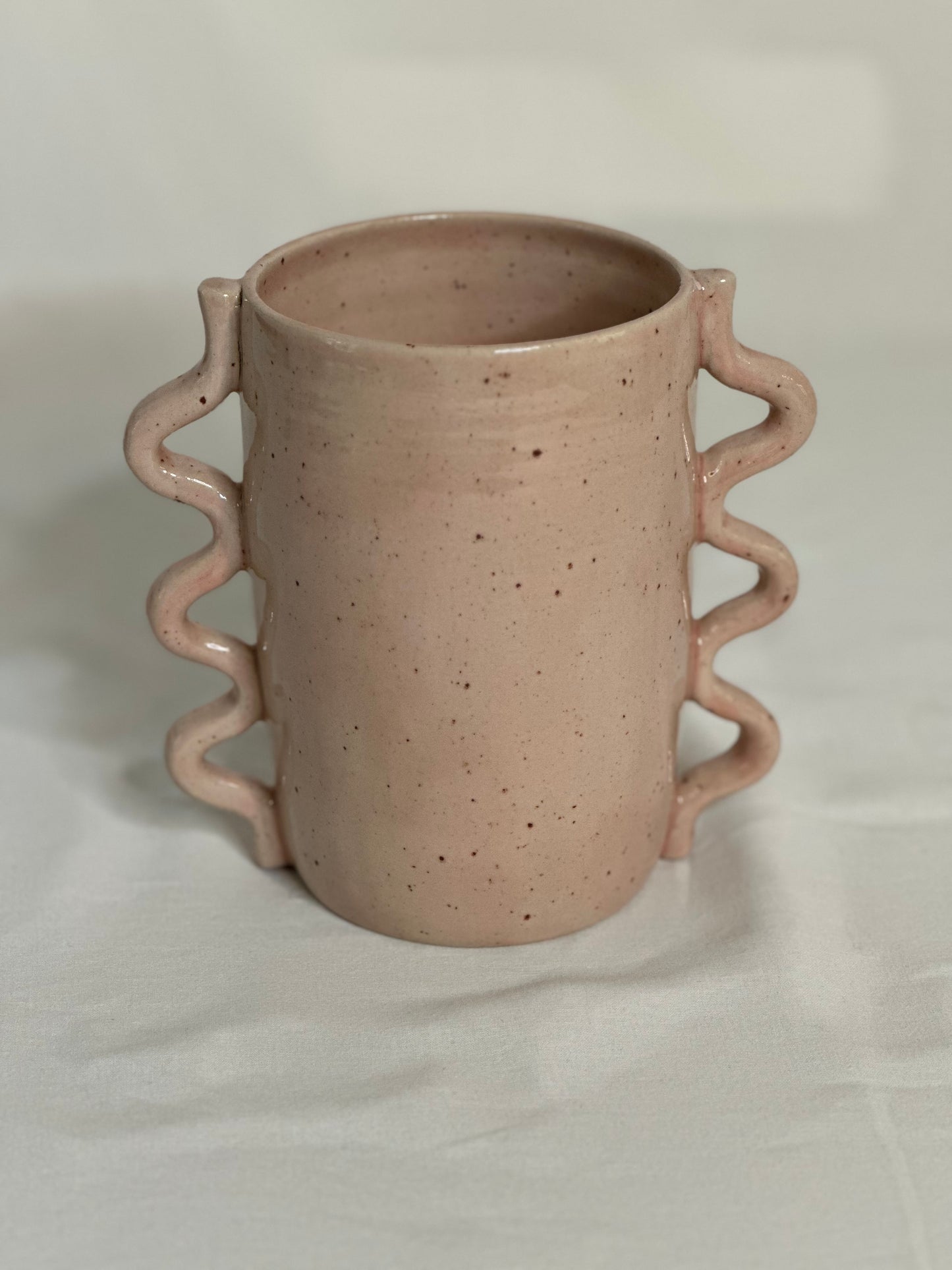 18/31 - Vase rose moucheté