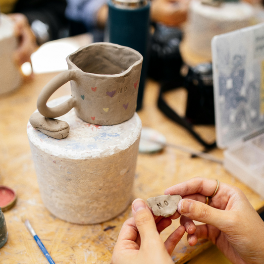 Crée ta tasse • Modelage au pincé (2h30)