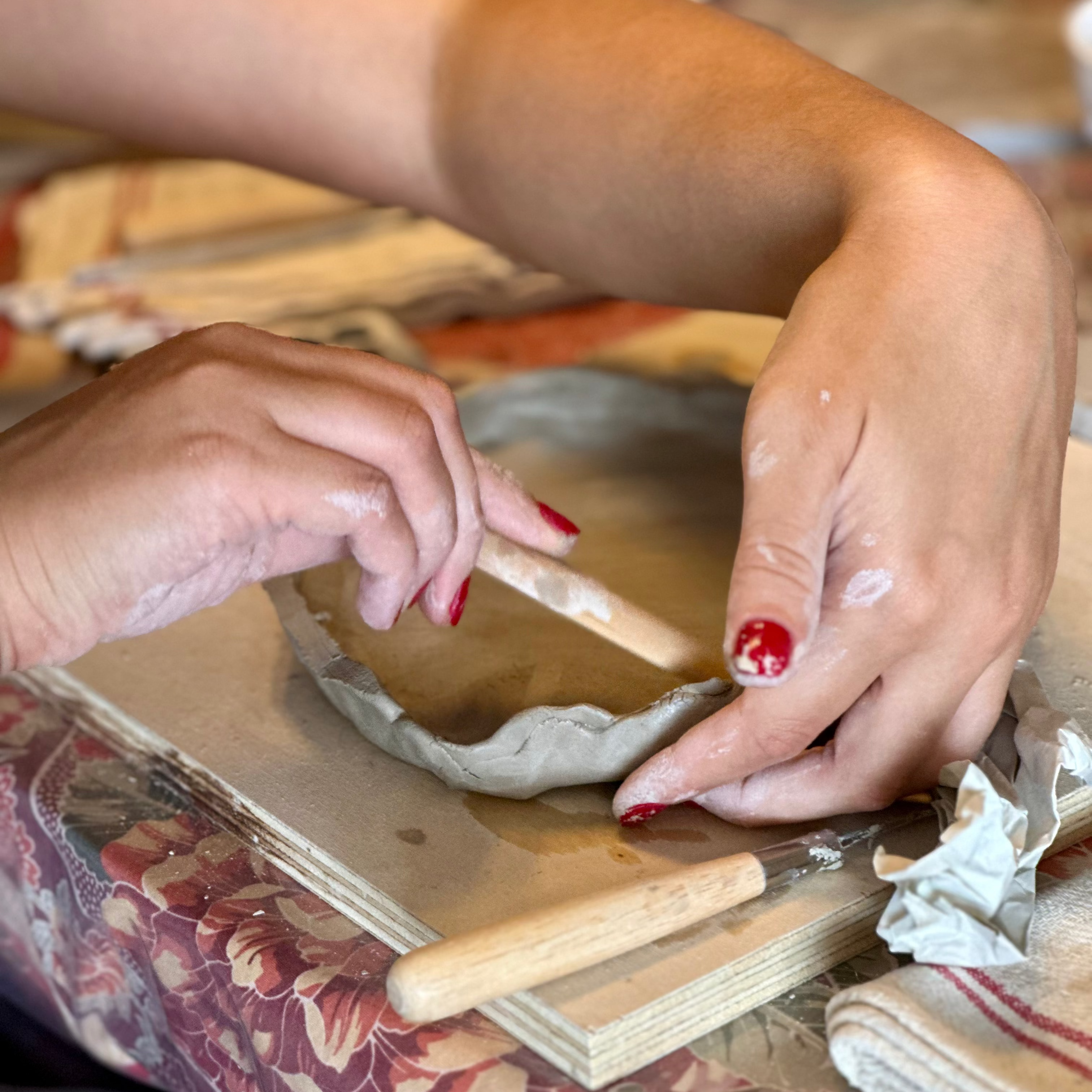 Atelier modelage céramique à Toulouse - Cà Phê Studio